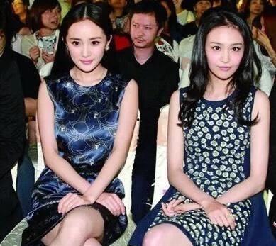 两个人讲吃瓜娱乐圈,两位吃瓜群众的甜蜜碰撞